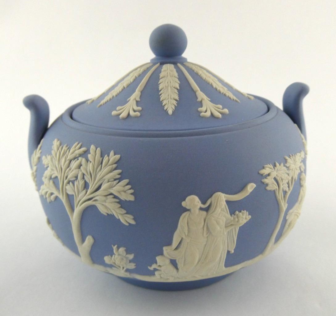 Wedgwood Cream on Lavender Lidded Sugar Bowl with No Inner Glaze GOOD CONDITION