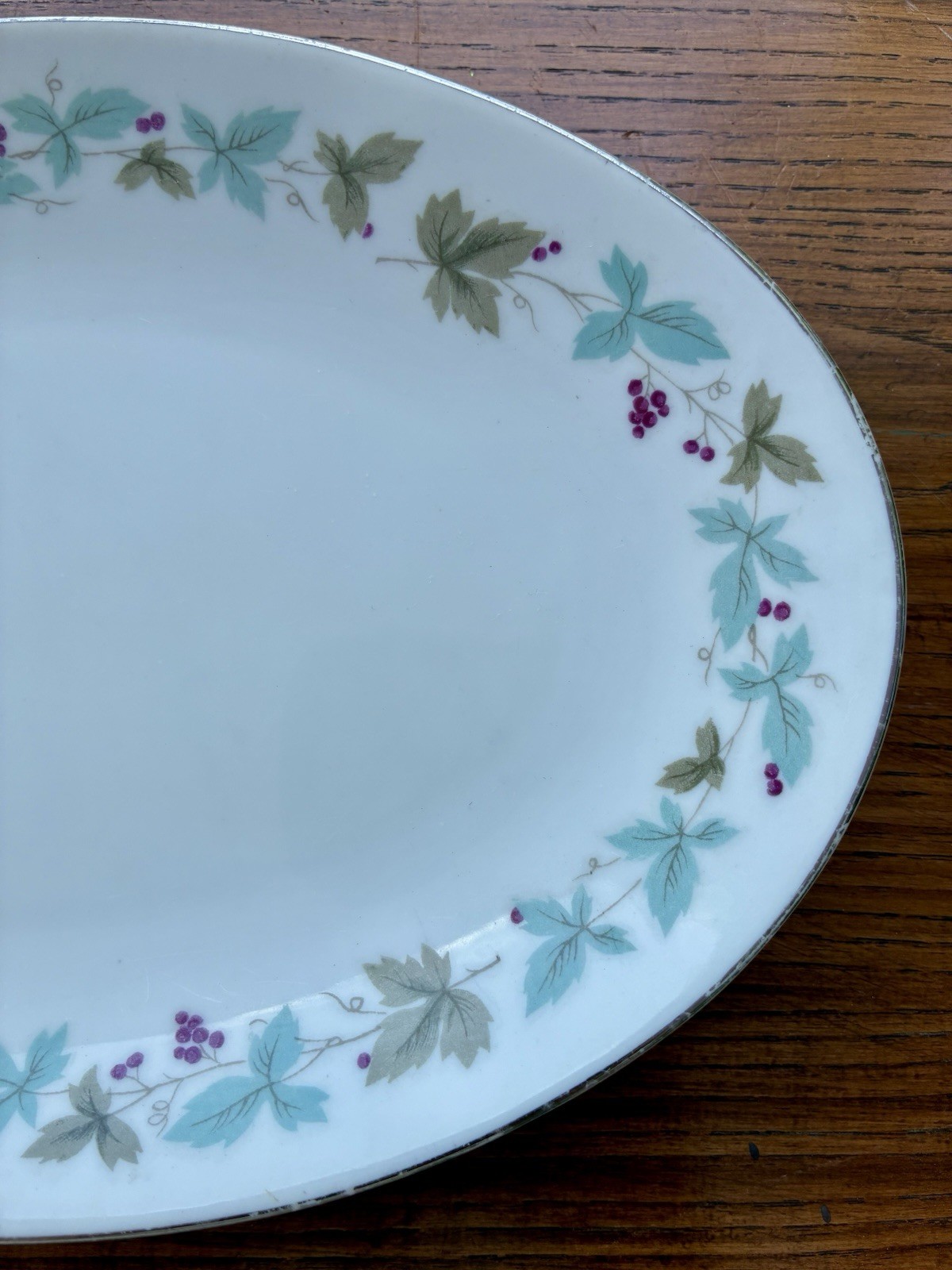 DISCONTINUED OVAL PLATTER FROM FINE CHINA OF JAPAN WITH THE “GRAPEVINE” PATTERN