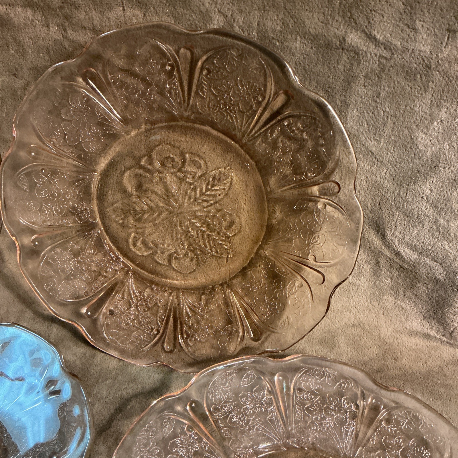 1930s Jeanette glass cherry blossom pattern small plate a lot of four pieces