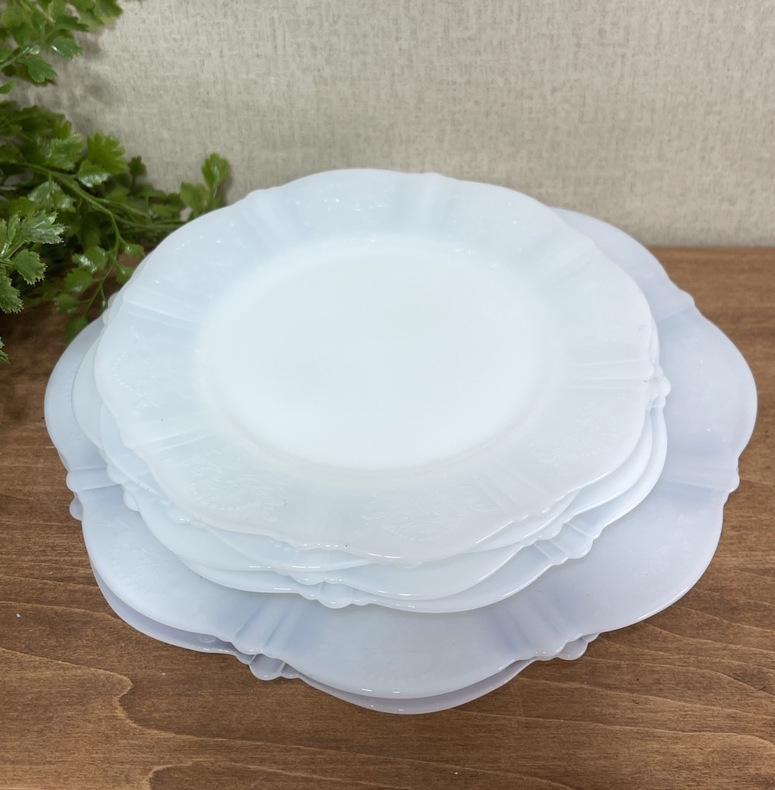 MacBeth Evans Plates 4 6 In 2 8 In White Opalescent American Sweetheart