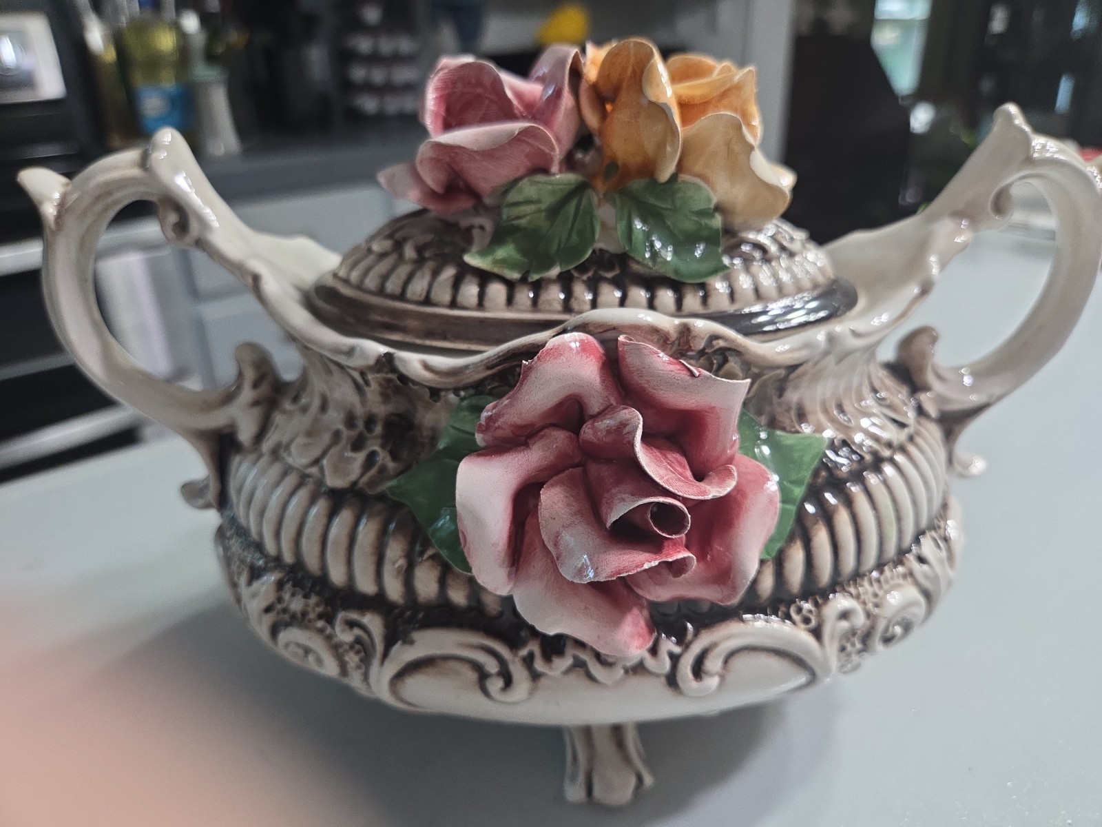 Capodimonte Style Footed Center Bowl/Tureen – Check Pictures As Also Description