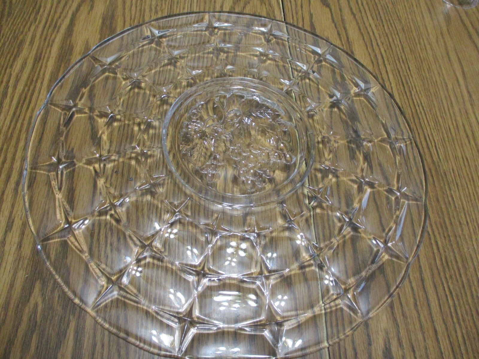 INDIANA CLEAR GLASS CONSTELLATION PLATE PLATTER SERVING GRAPES 13 3/4 INCHES