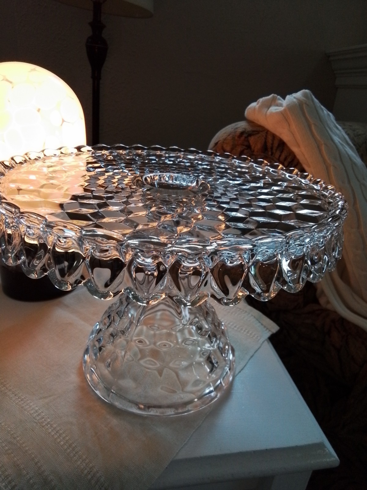 FOSTORIA 10″ American-Cubist Pedestal vtg CAKE STAND with Rum Well