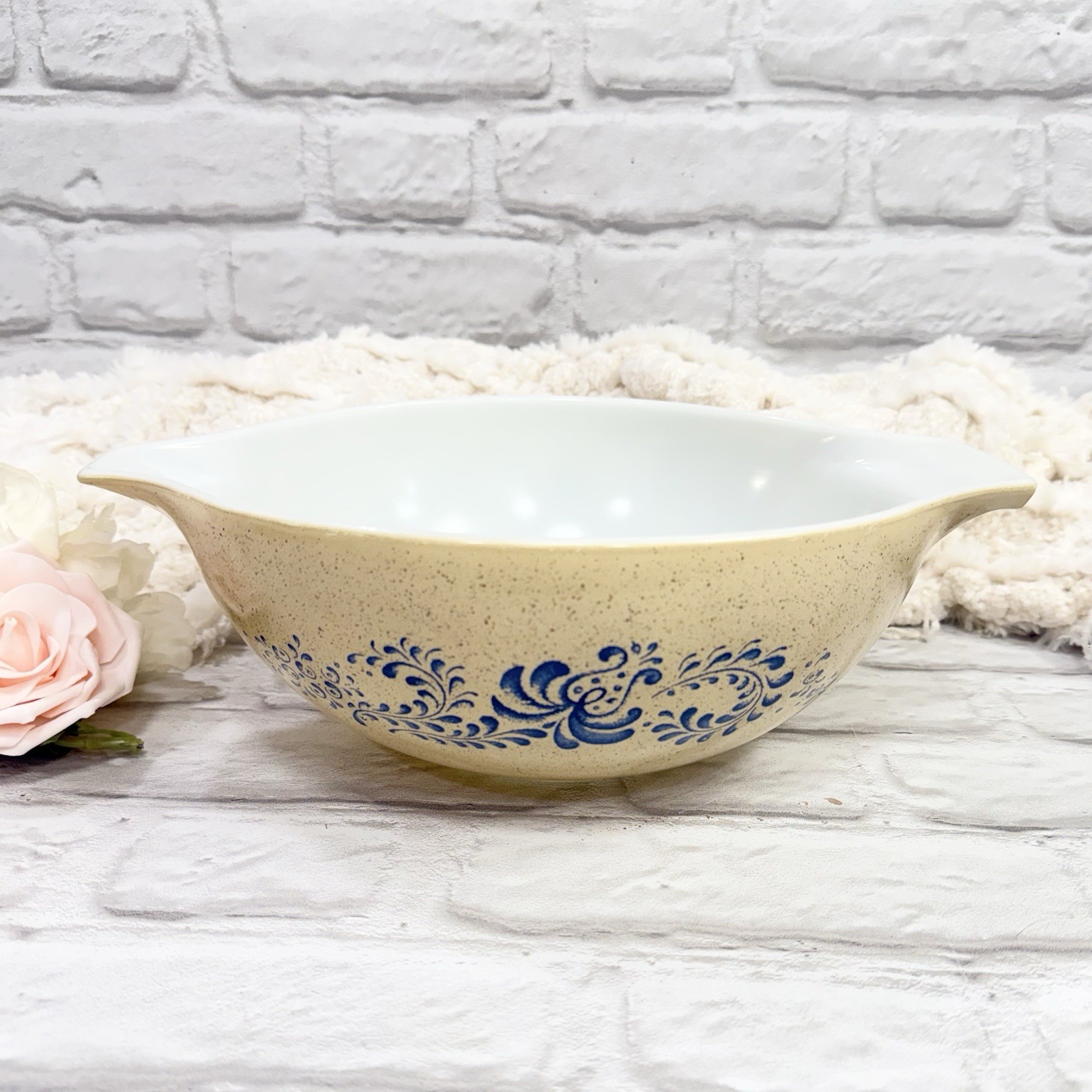 Vtg PYREX Homestead Cinderella Nesting Mixing Bowls 2ct 443 – 2.5 Qt & 444 – 4Qt