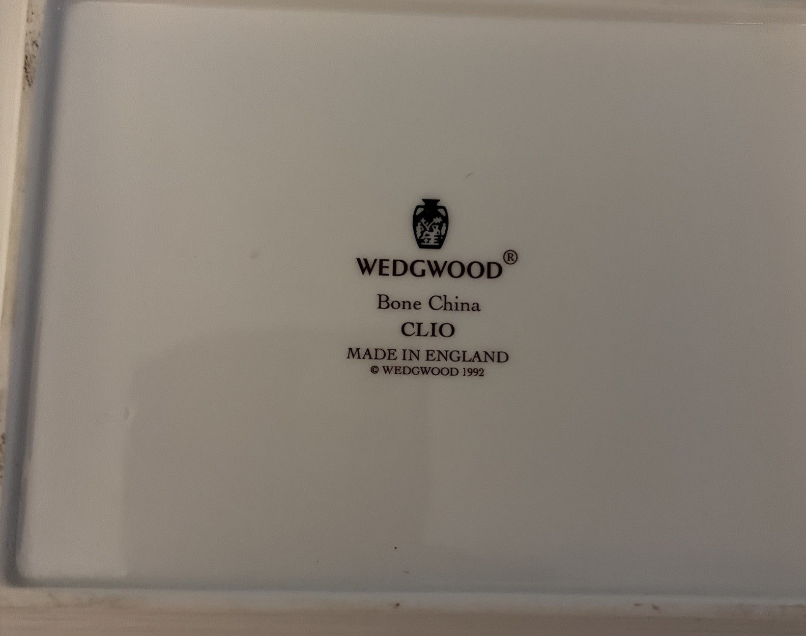 WEDGWOOD ENGLAND FINE BONE CHINA CLIO GOLD & FLORAL 8″ RECTANGULAR TRAY – MINT