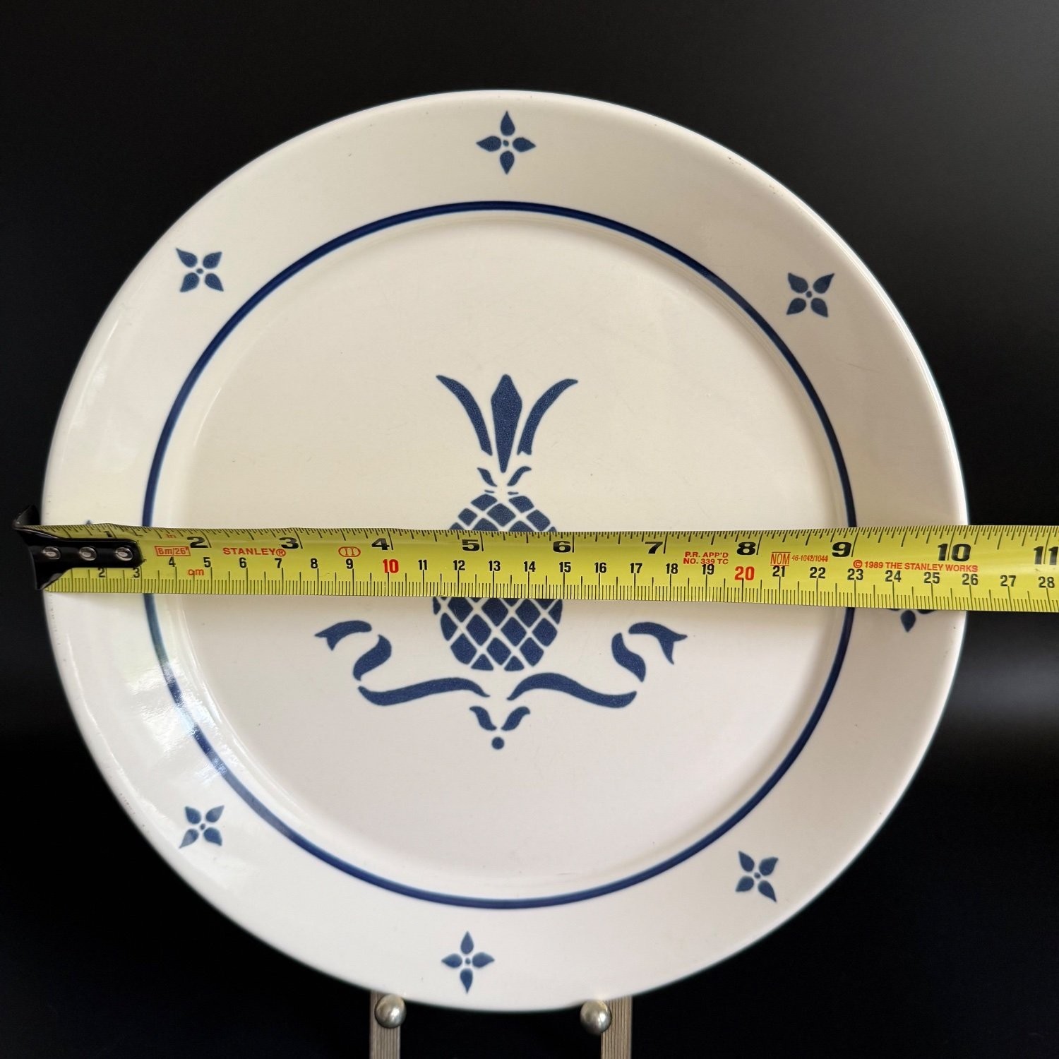 Pfaltzgraff Yorktowne Pineapple Dinner Plate 10.25″ Blue White Stoneware USA