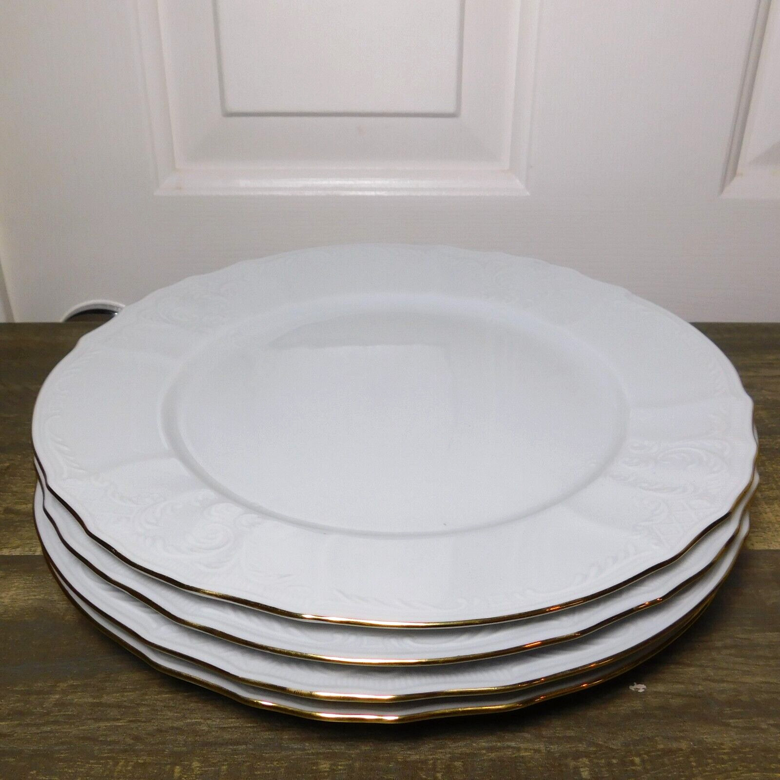 Bernardotte Ivory BOSCOV’S European Collection Czech 10.5″ DINNER PLATE Lot of 4