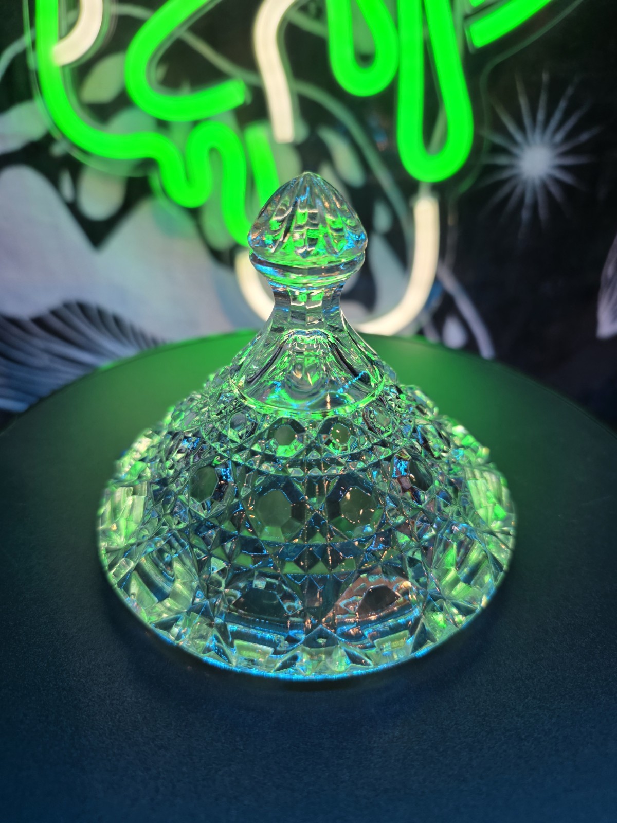 Godinger “Hershey’s Kiss” Pressed Glass Diamond Pattern Candy Dish With Lid 6″