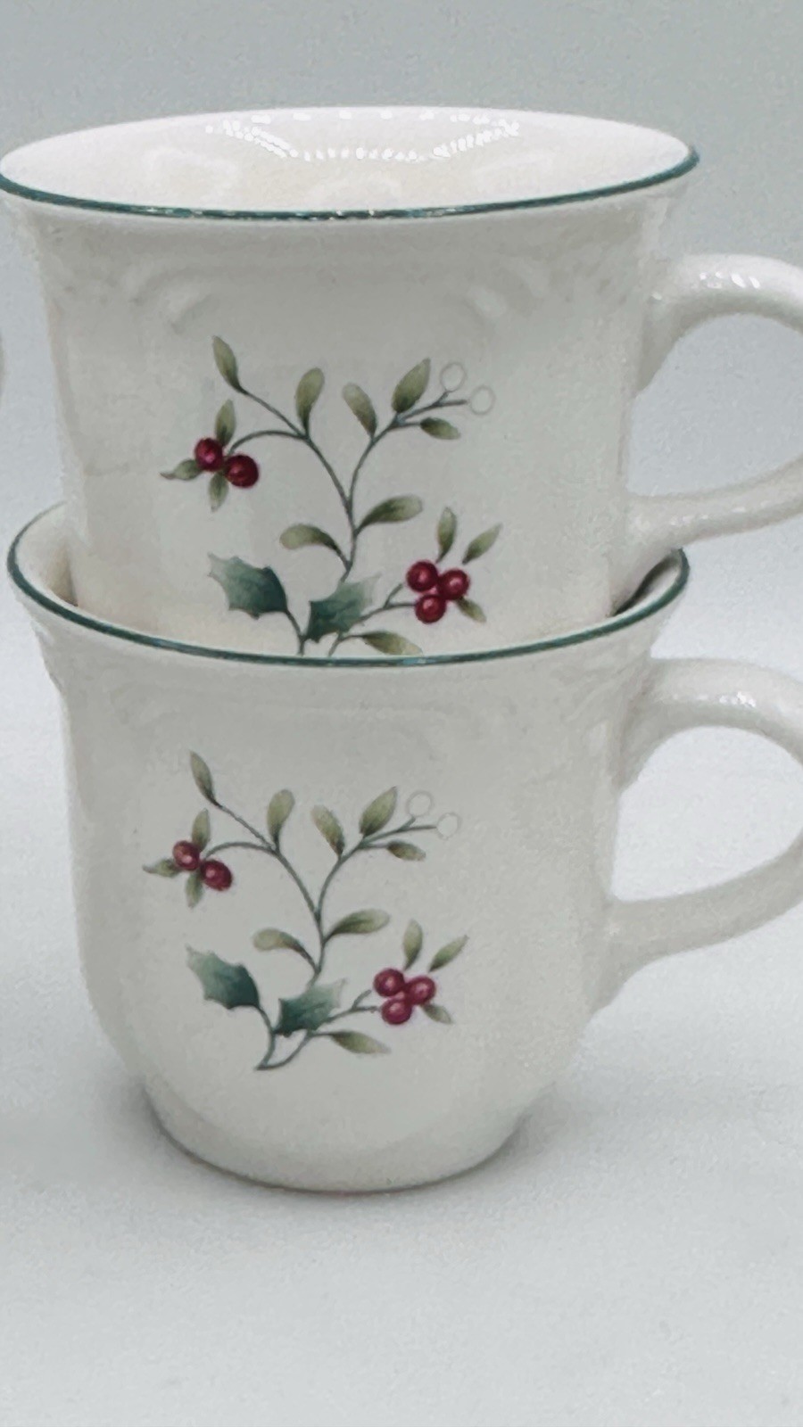 Pfaltzgraff Winterberry Set 4 Coffee Mugs Holly Berry Green Rim Stoneware