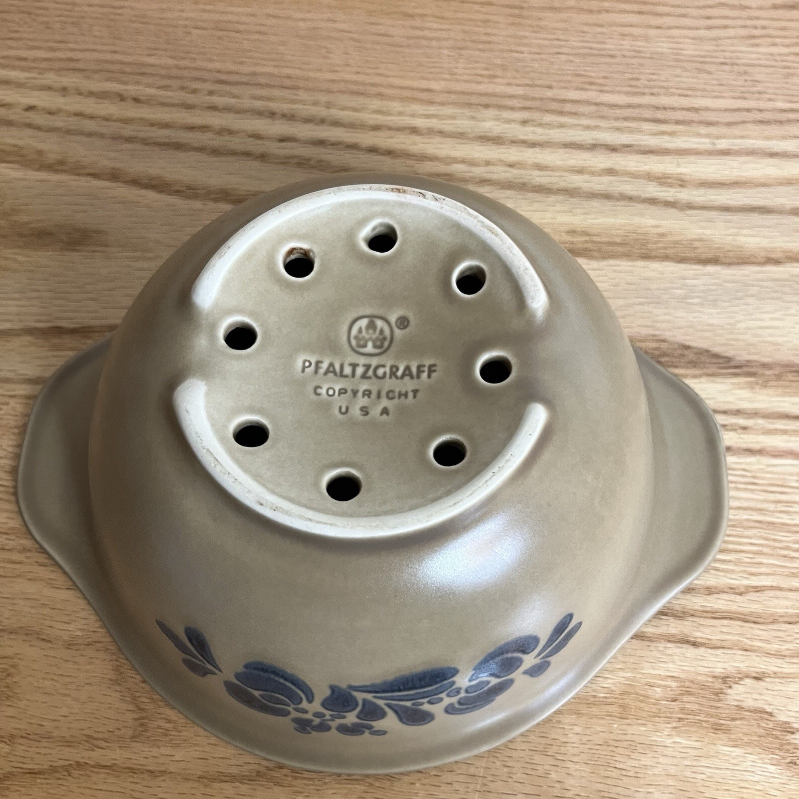 Vintage Pfaltzgraff Folk Art Colander Tan Blue Stoneware Country Kitchen Decor