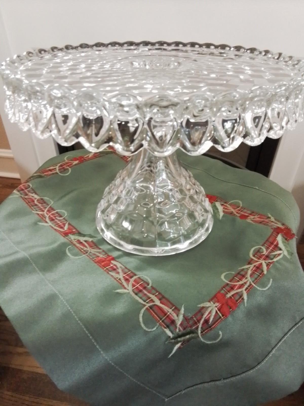 FOSTORIA 10″ American-Cubist Pedestal vtg CAKE STAND with Rum Well
