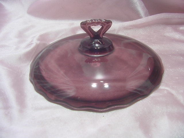 VINTAGE AMETHYST PURPLE GLASS COMPOTE BOWL FOOTED w/ SCALLOPED COVER
