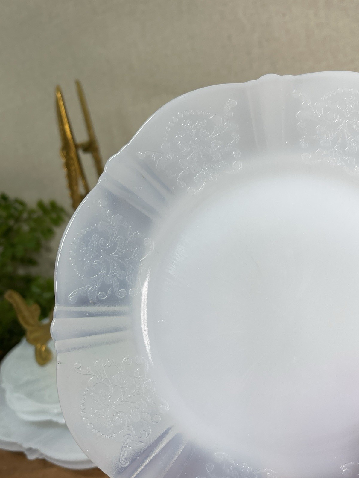MacBeth Evans Plates 4 6 In 2 8 In White Opalescent American Sweetheart