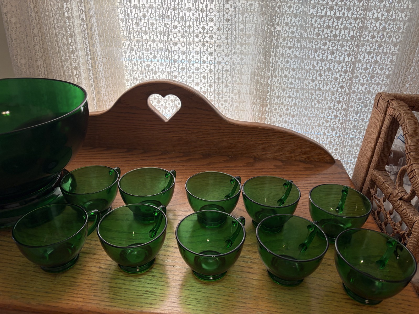 VINTAGE ANCHOR HOCKING FOREST GREEN PUCH BOWL WITH 10 CUPS AND BASE