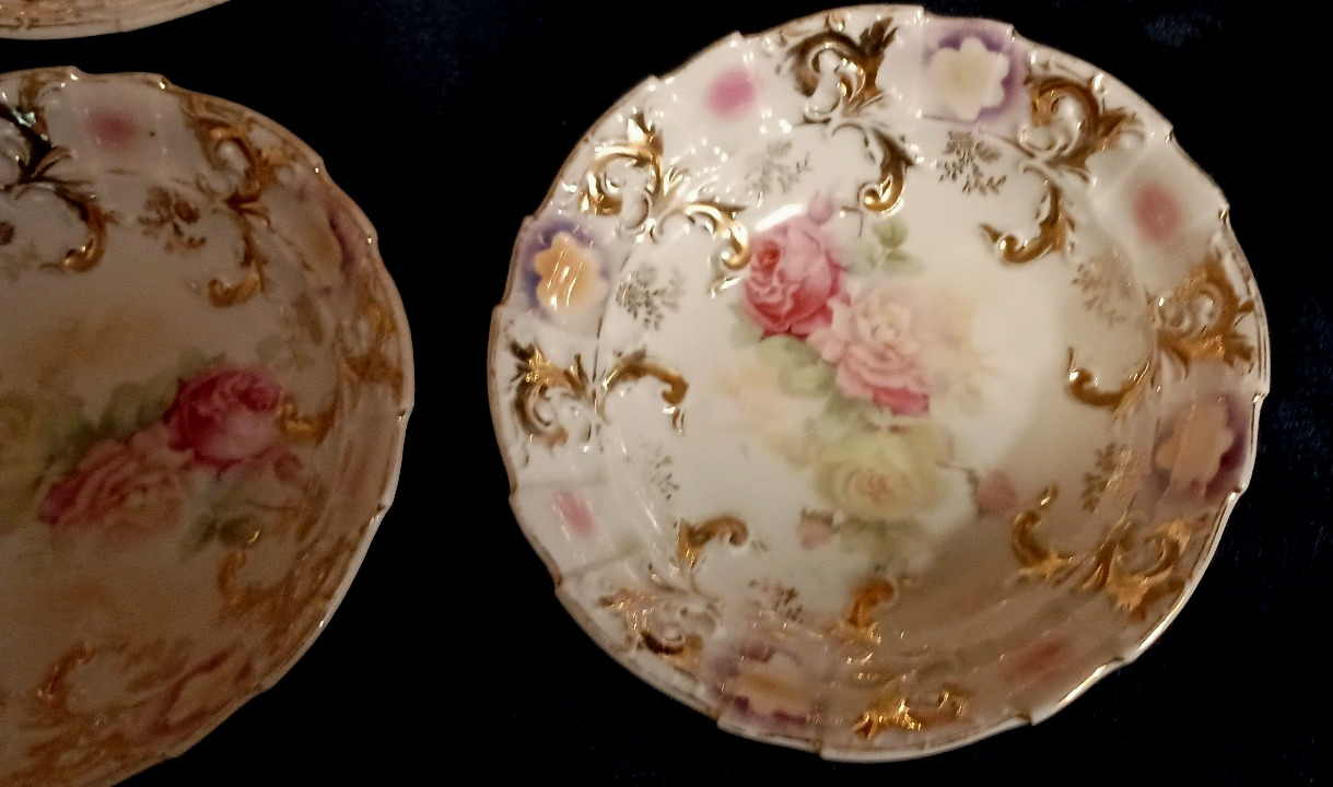 Vintage German Flowers and Puffy Leaves Decorative/Fruit Bowl SET OF 4