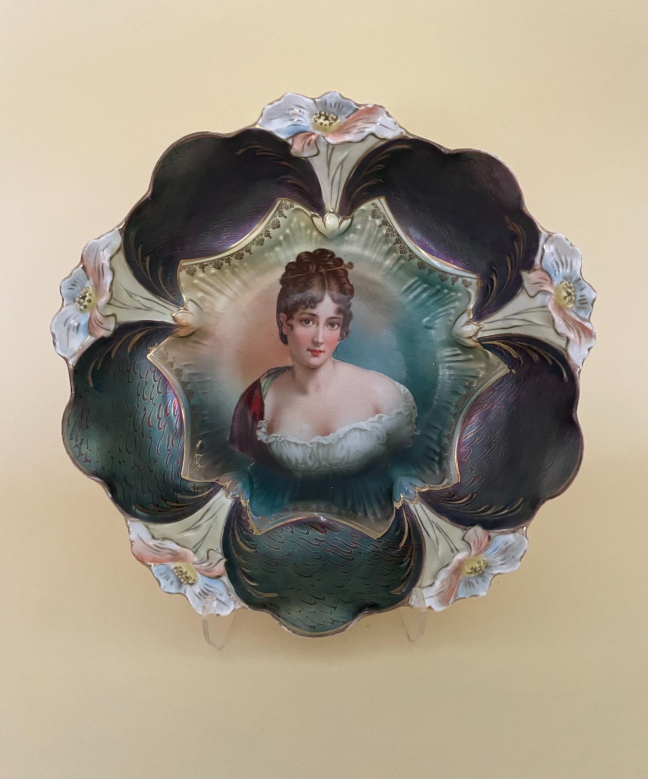RS Prussia Madame Recamier Lily Mold Portrait Bowl Tiffany Finish Unmarked
