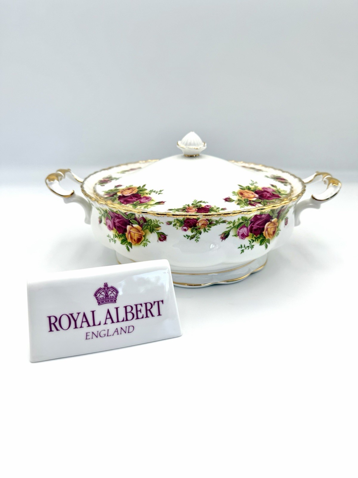 Royal Albert Old Country Roses – Round Covered Vegetable Bowl, 8 3/4”