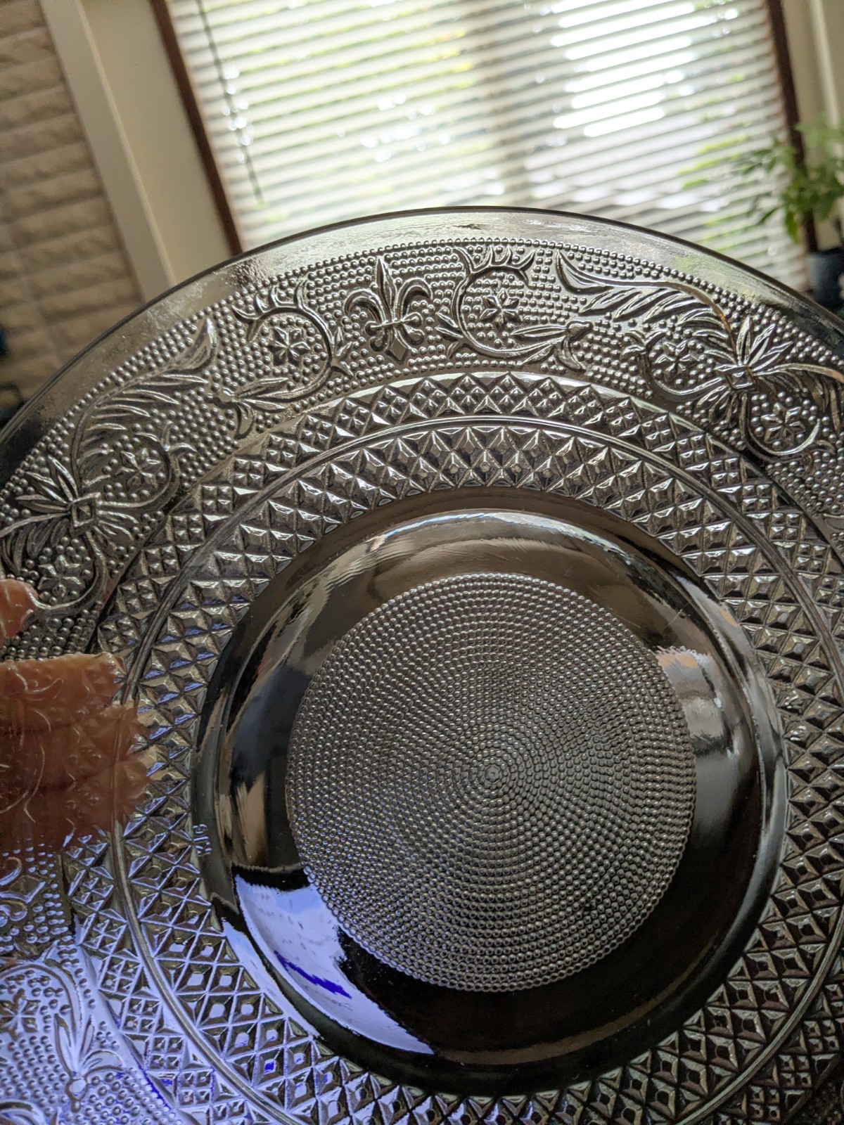 KIG Malaysia Vintage Fleur de Lis Pressed Glass 10 Inch Dinner Plate
