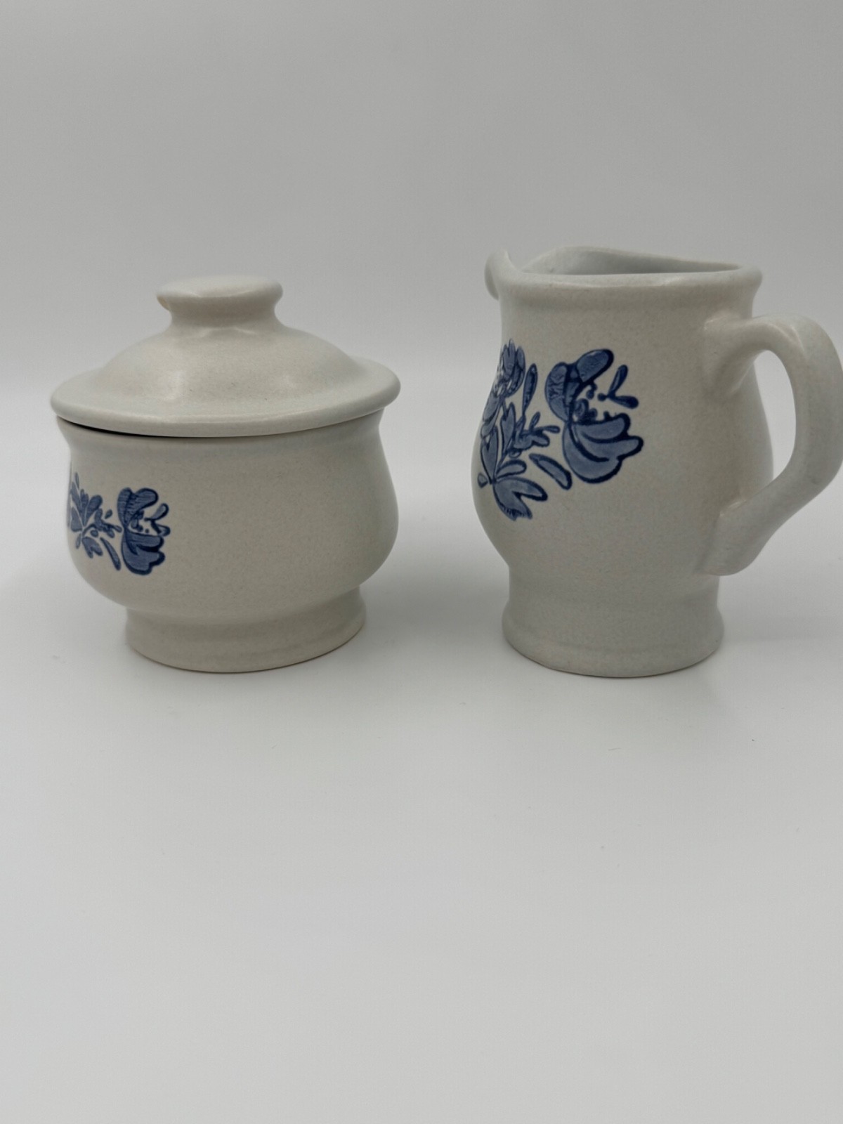 Vintage Pfaltzgraff Yorktowne Creamer #7-24 & Sugar Bowl w/Lid #7-22 Blue Floral