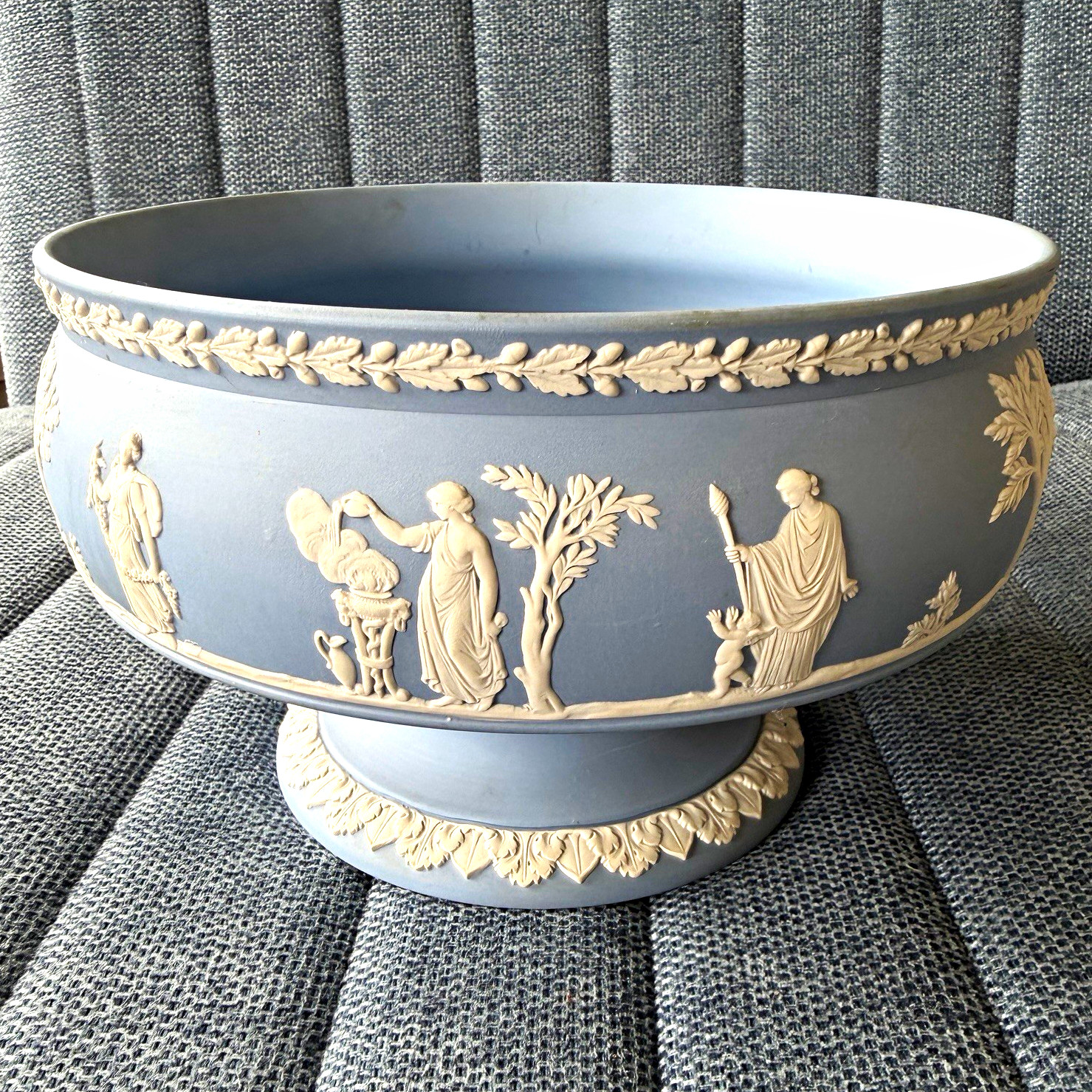 1963 Vintage Wedgwood Blue & White Jasperware Neoclassical Pedestal Bowl