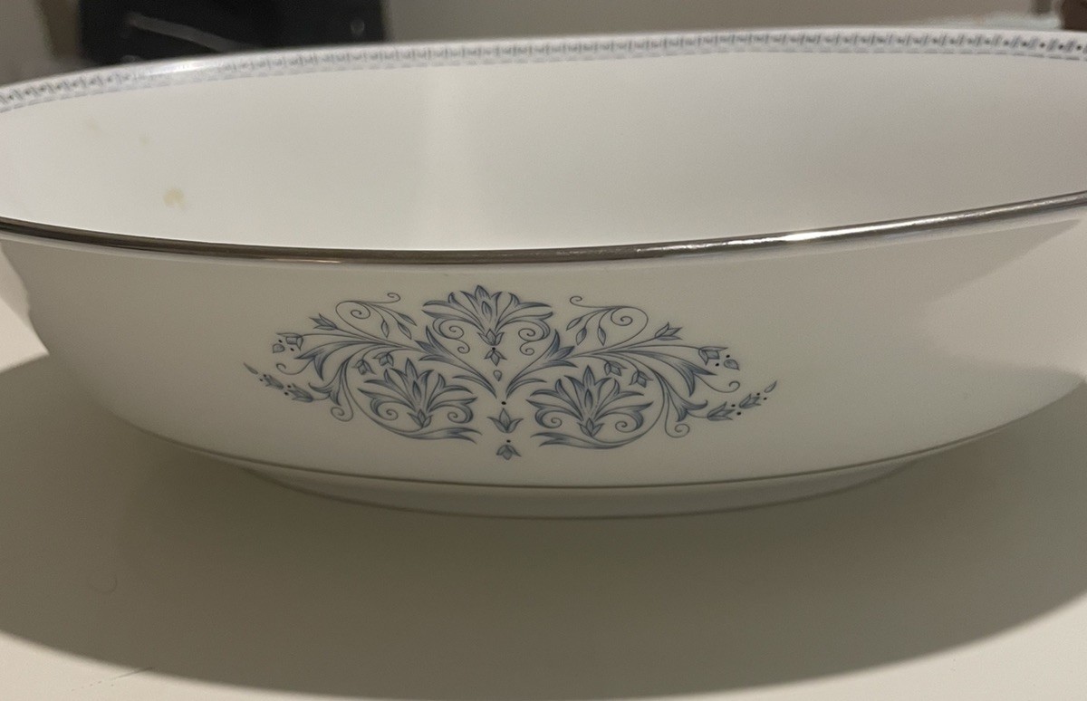 Lenox Oxford Bone China, Bryn Mawr, Blue Pattern, Vegetable Bowl, 10 x 7