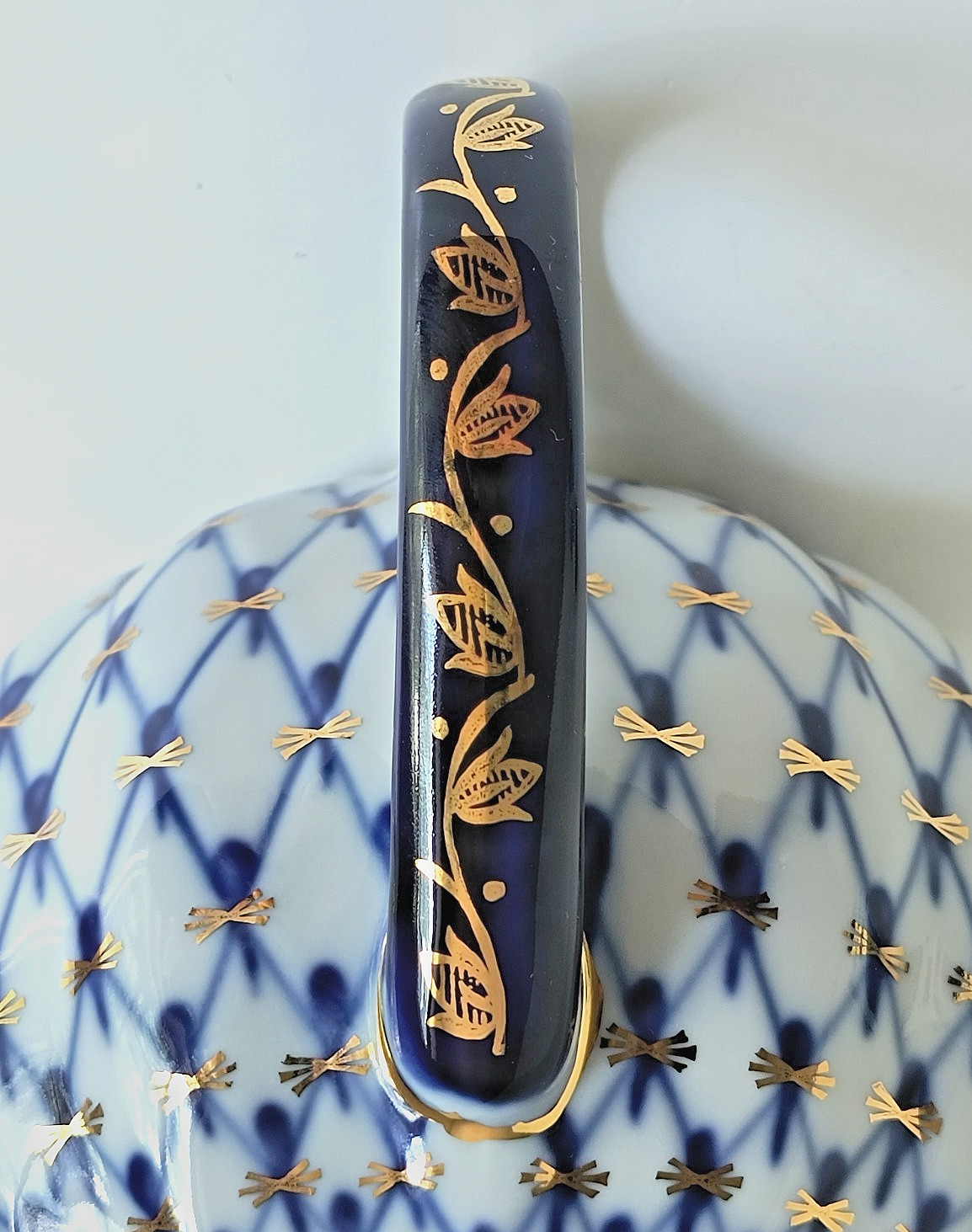 VINTAGE LOMONOSOV RUSSIAN IMPERIAL COBALT NET with GOLD PORCELAIN TEAPOT 5 1/4″