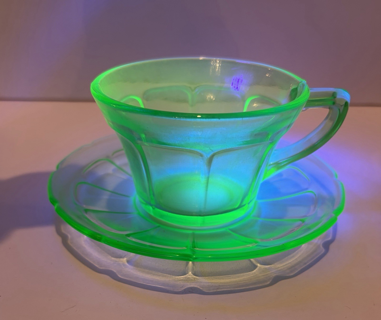 Set of 4 Vintage Diamond Glass Co. Victory Green Uranium Glass Cups & Saucers