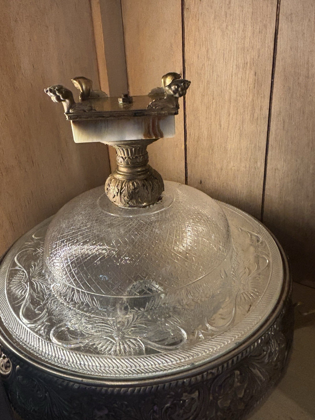 PAIRPOINT “GUILFORD” CRYSTAL WHEEL-CUT & ENGRAVED COMPOTE / CENTERPIECE