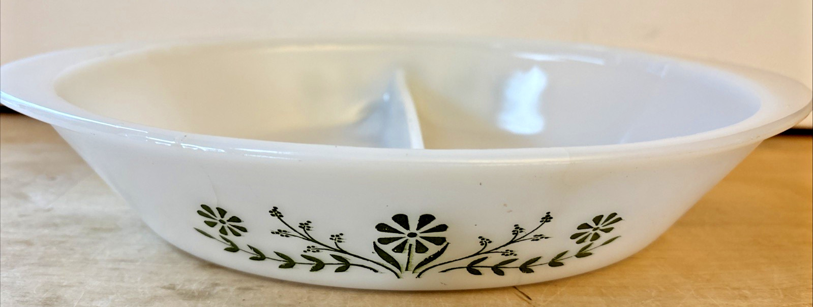 Vintage Glasbake J2352 Green Daisy Pattern Divided Casserole Serving Dish VGC