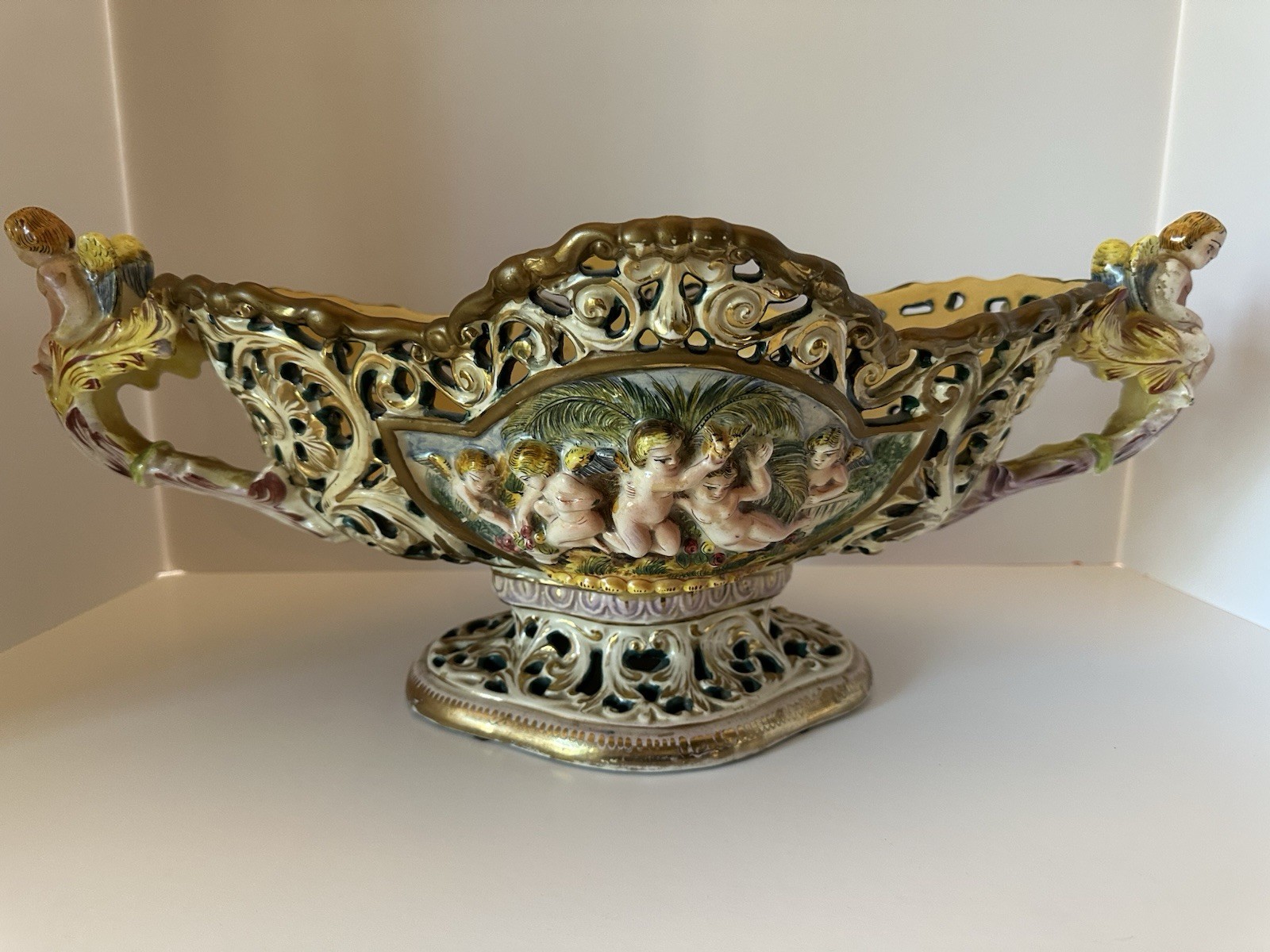 Capodimonte Center Piece Bowl. Hand-painted Ardalt Italy