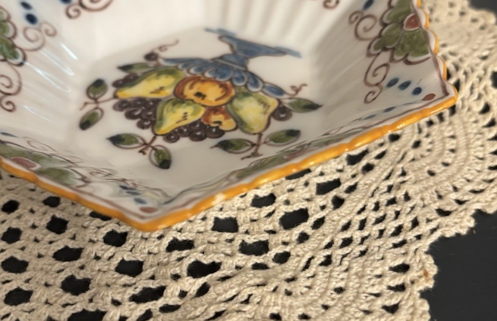 TICHELAAR MAKKUM Small Wall Plate Bowl Of Fruit Hexagonal Shape Signed 5 In