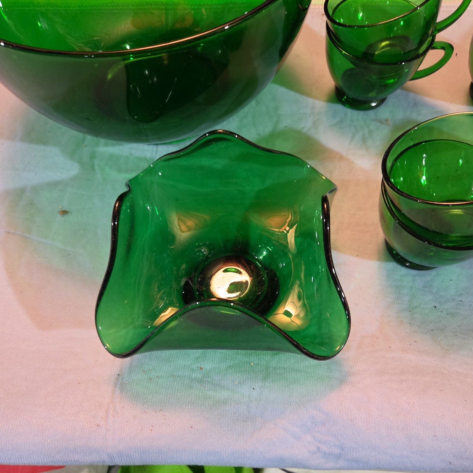 Vintage Anchor Hocking Emerald Green Punch Bowl Set With 12 Cups