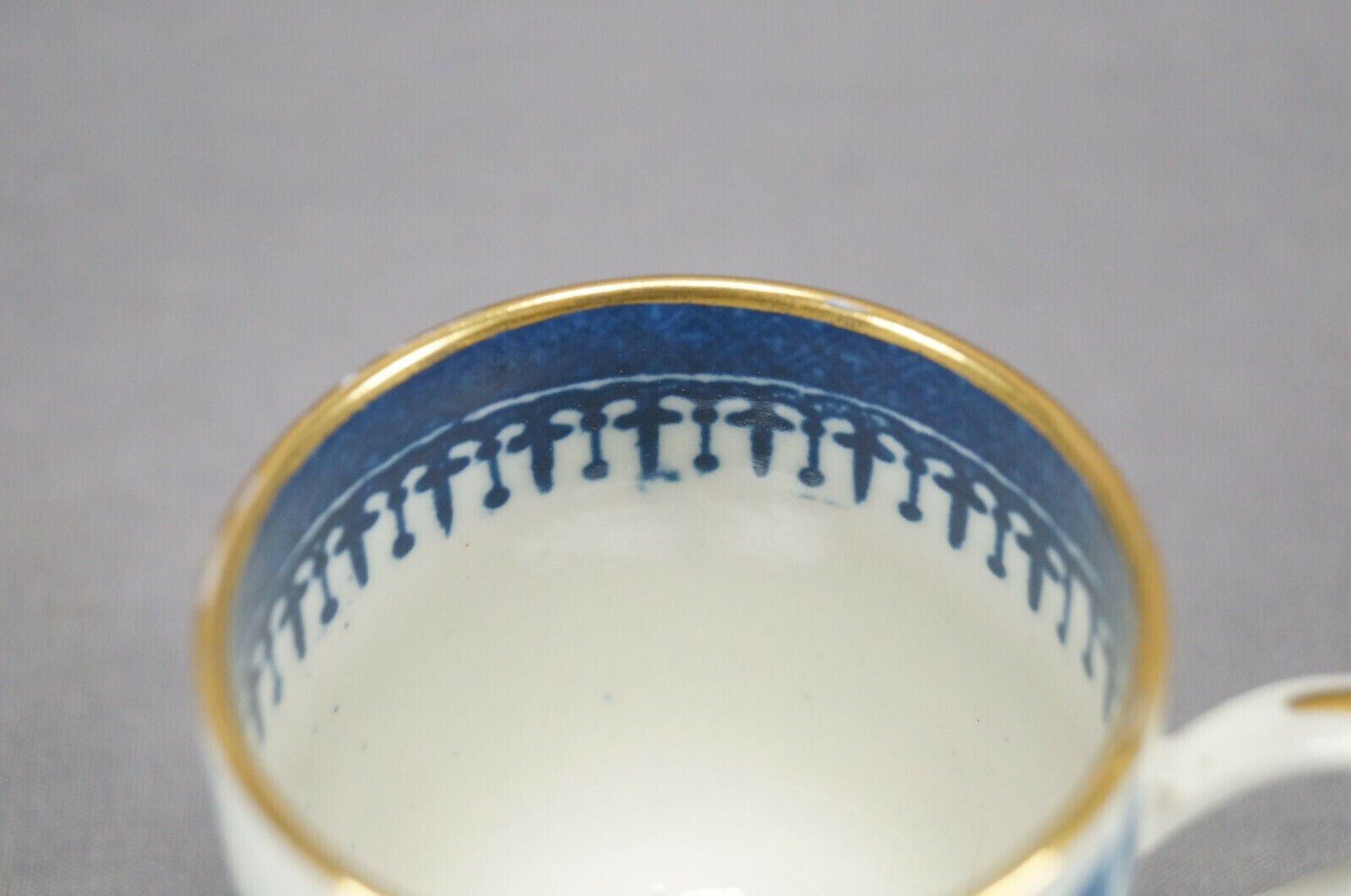 Caughley Nankin Willow Blue White & Gold Porcelain Coffee Cup Circa 1784-1799 D