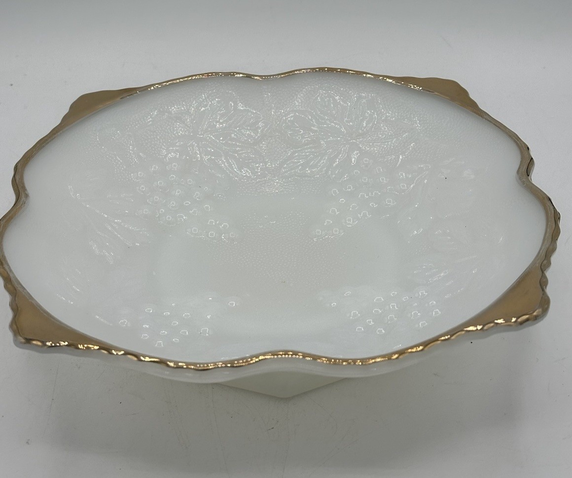 ANCHOR HOCKING FIRE KING MILK GLASS GRAPES PEDESTAL 10″ SQUARE BOWL Gold Trim