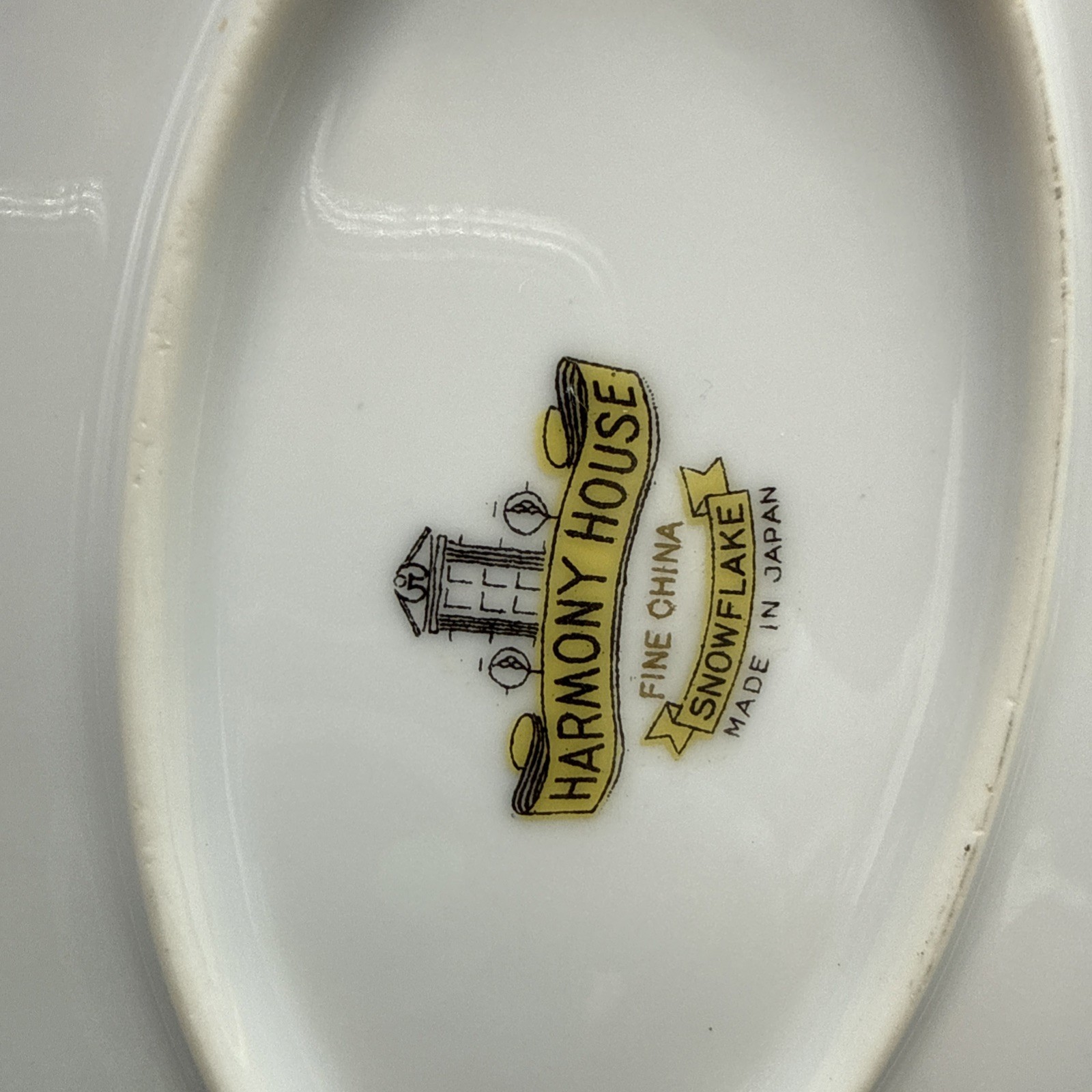 Fine china dinnerware set in ‘Snowflake’ pattern by Harmony House