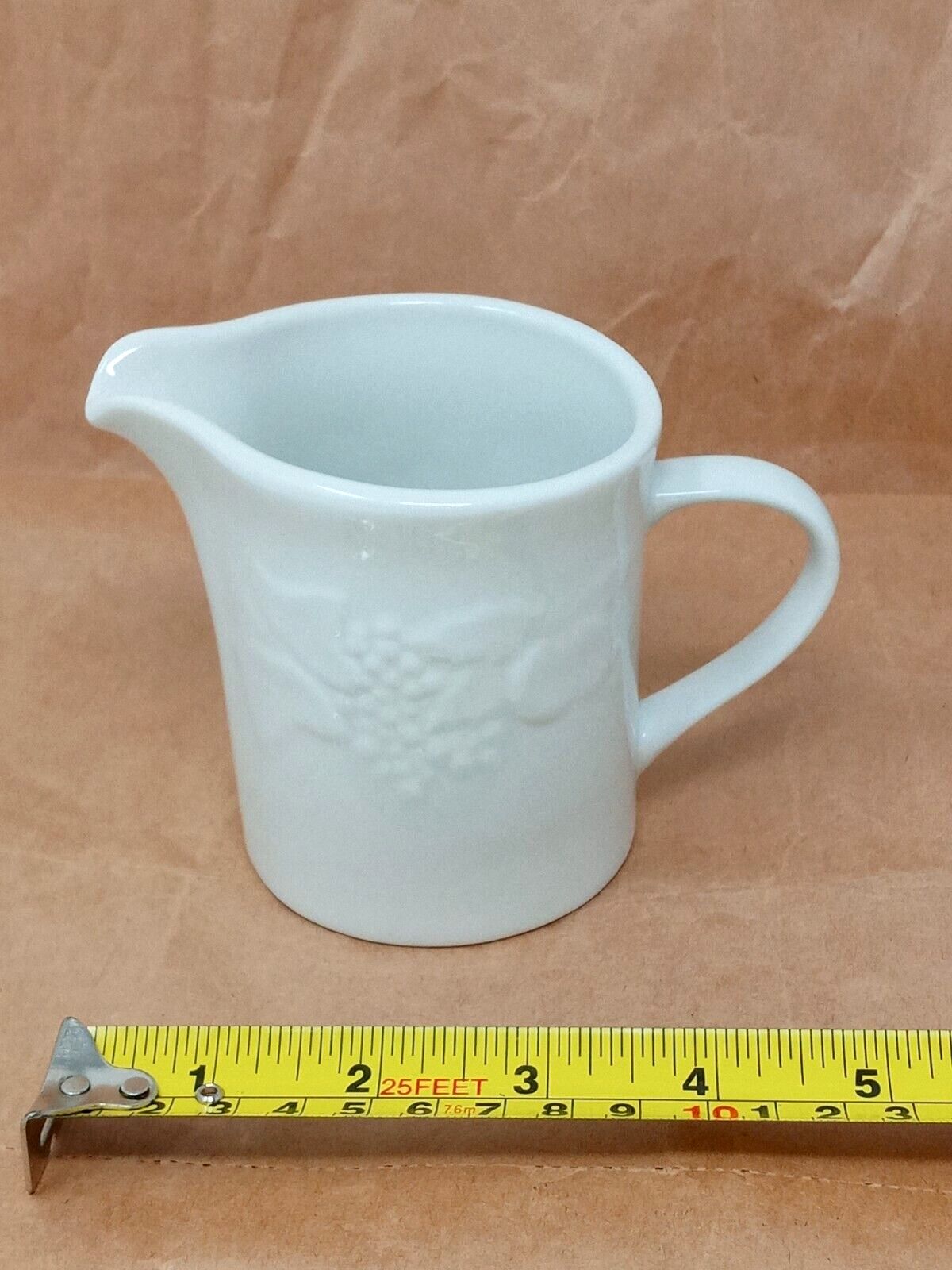 Lynn’s Stoneware Creamer White Ceramic w/ Embossed Fruits swan logo euc lynns