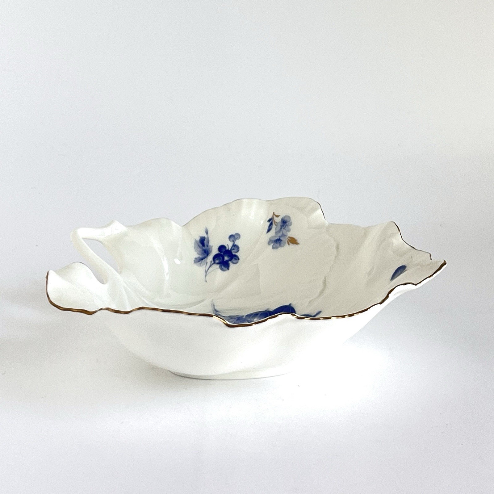 Mikasa Fruit Bouquet Bone China Blue W/Gold Berries Pattern Nappy Dish Japan