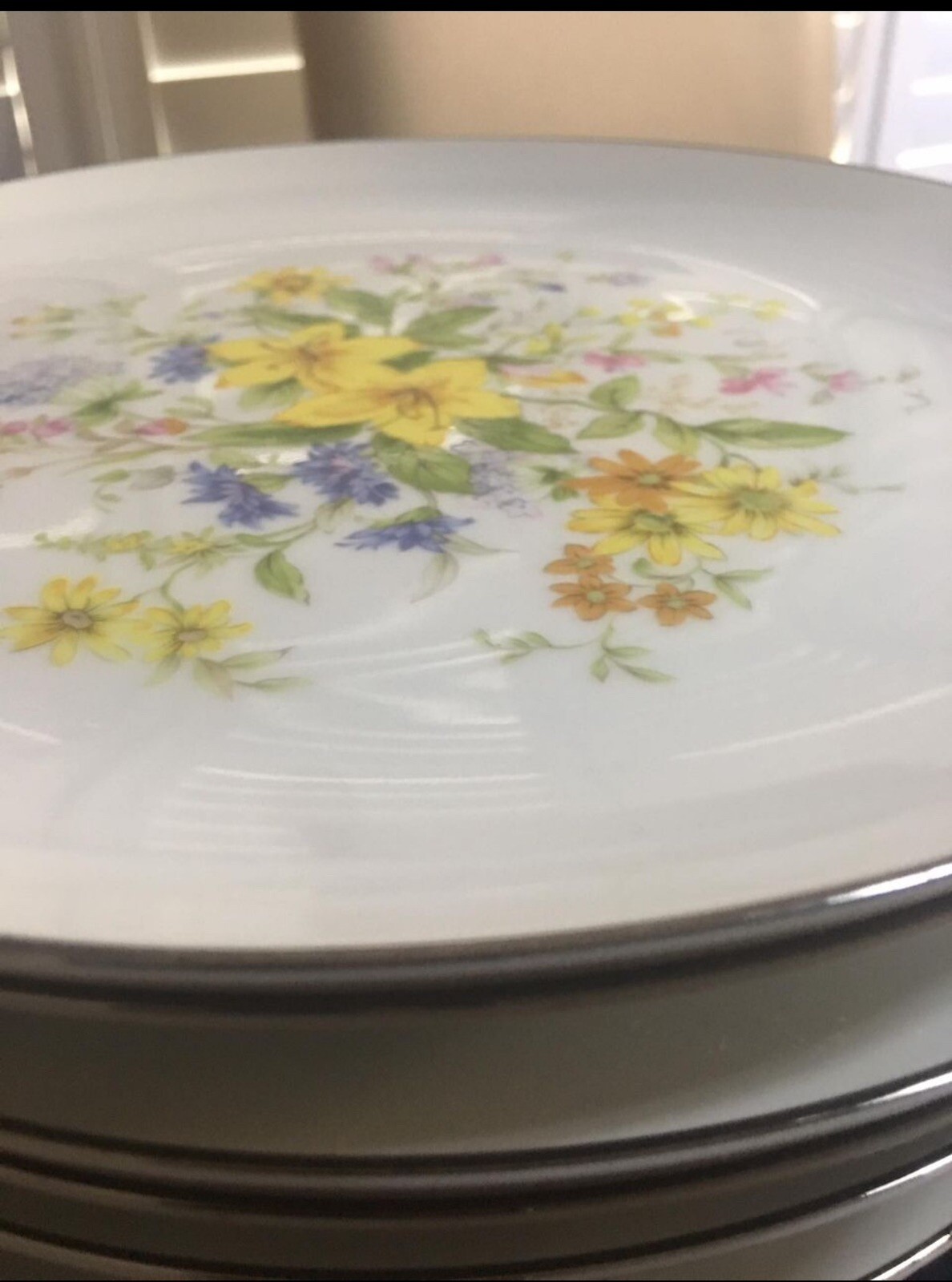 Vintage (1950) Gildhar Ltd Fine China Complete 8 Place Setting. Model #6199