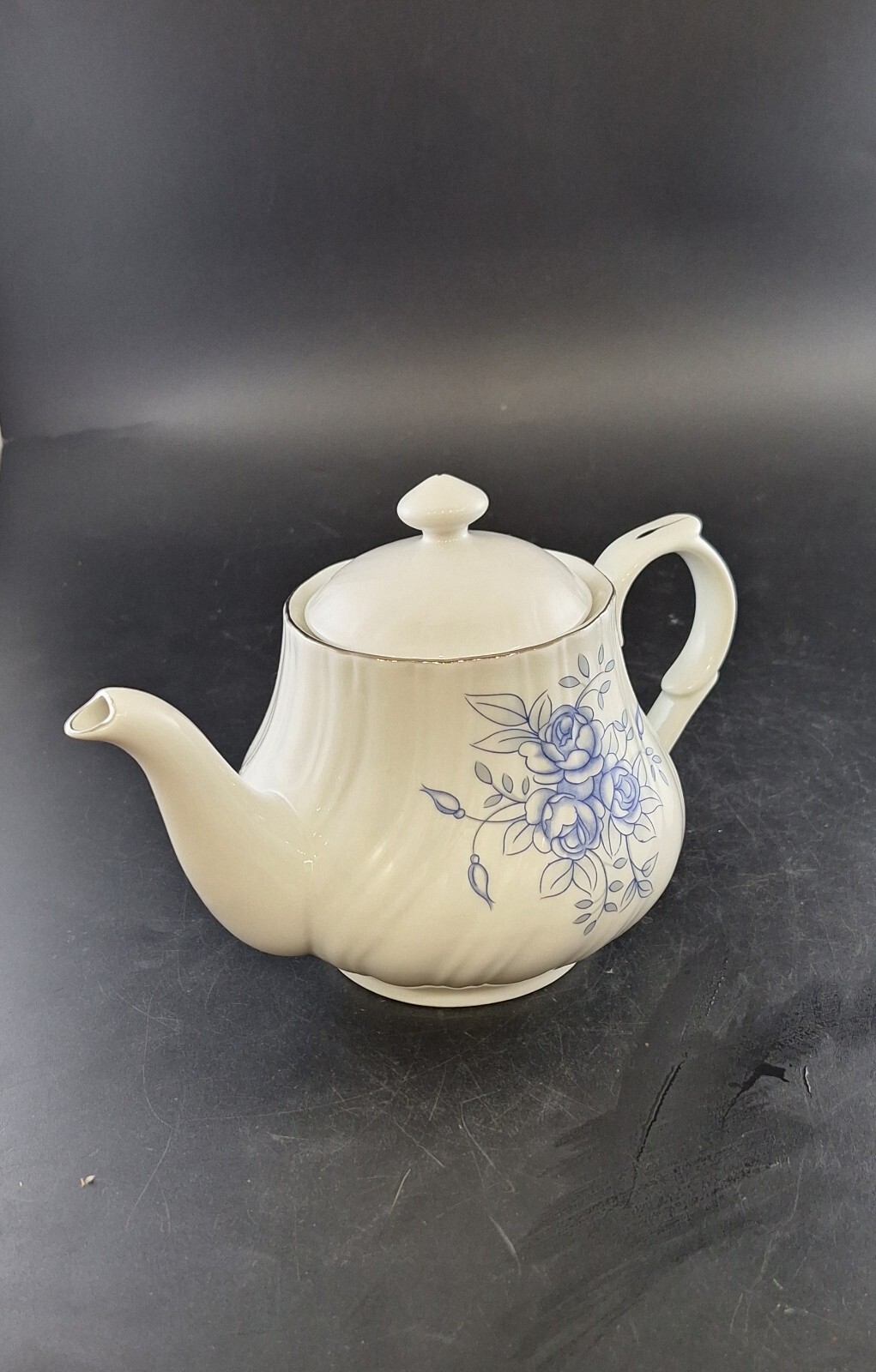 LYNNS Fine China White & Blue Roses Teapot Fluted Rim Platinum Trim Stylized 6″h