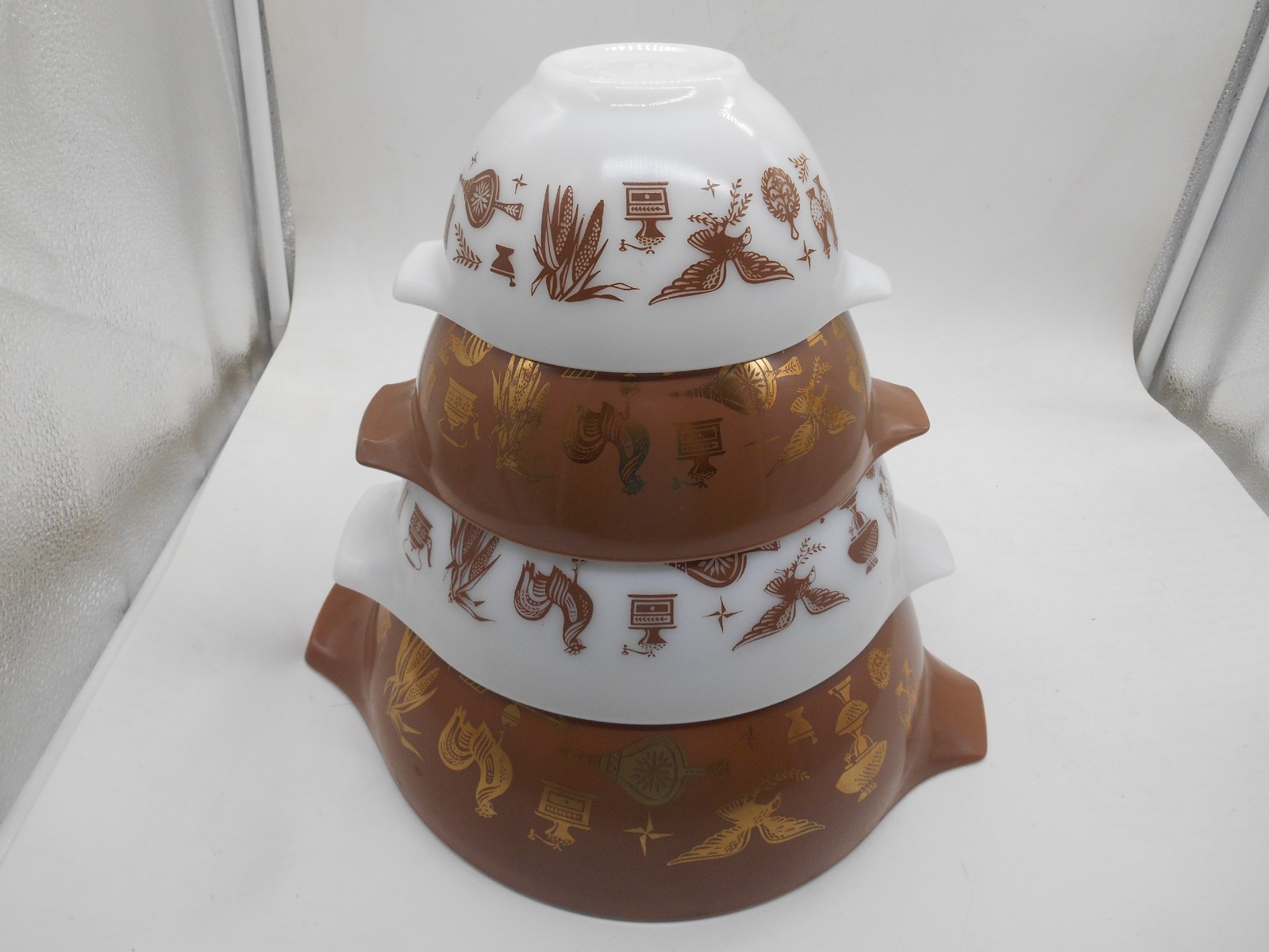 Vintage Set of 4 Pyrex Early American Cinderella Nesting Mixing Bowls 441-444