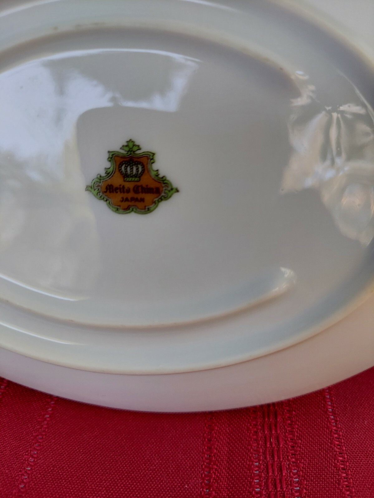 MEITO CHINA  OVAL GRAVY BOAT WITH ATTACHED UNDERPLATE 9″ W 2 1/8D MADE IN JAPAN.