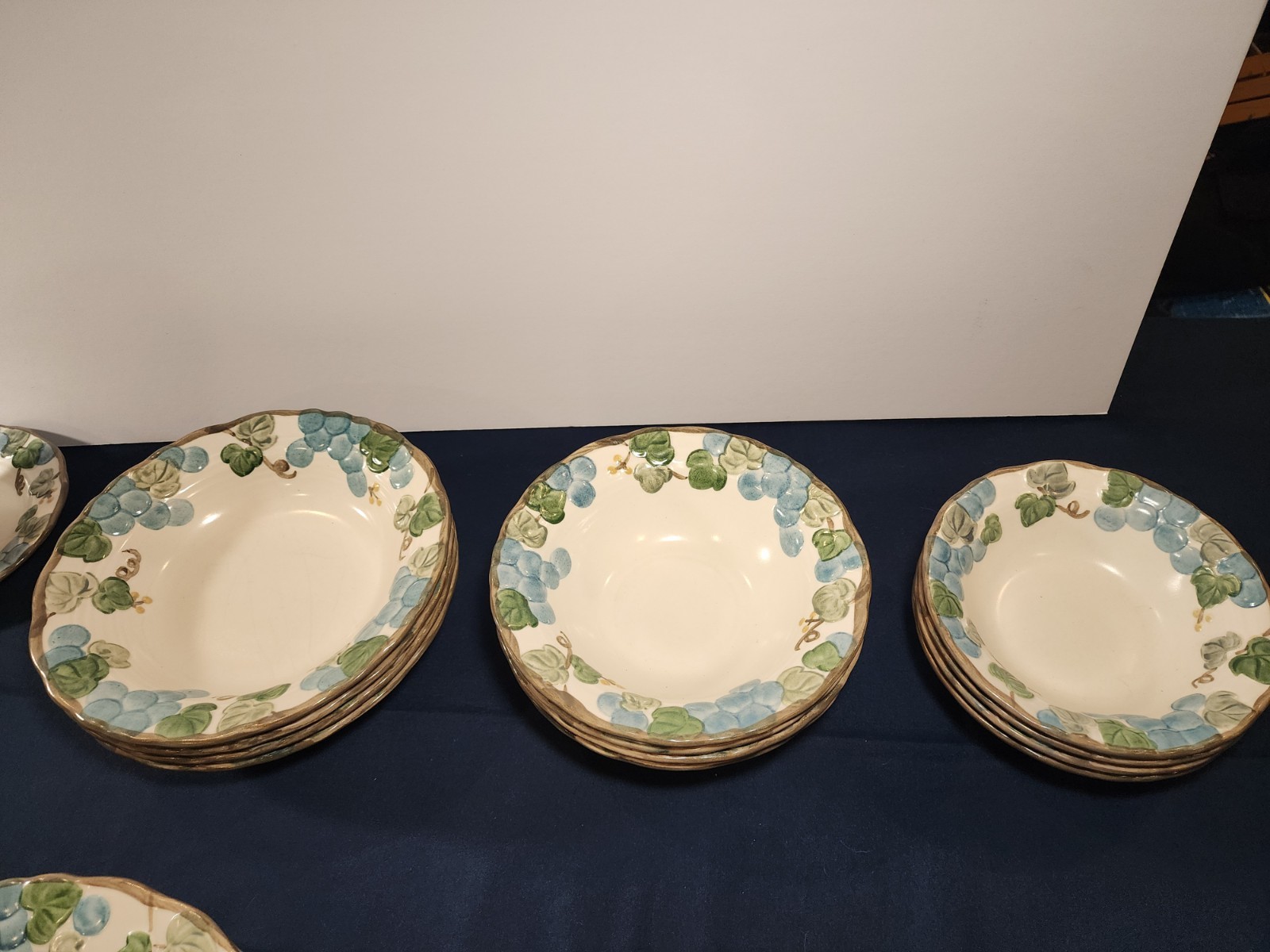 Vintage Metlox Poppytrail Sculptured Grape 32 Pc Dinnerware Set Service for 4 CA