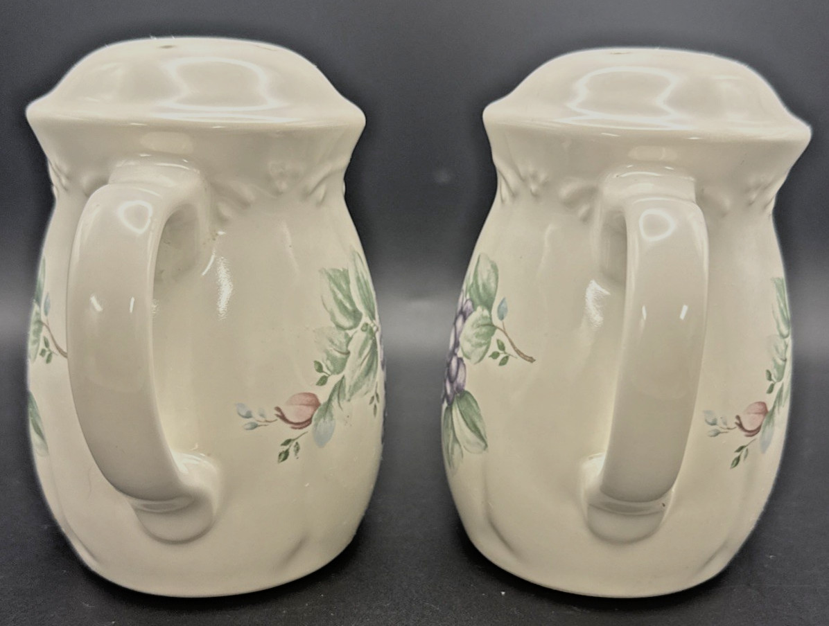 Salt & Pepper Shakers Pfaltzgraff Grapevine Stovetop Handles White Leaves 5″ VTG