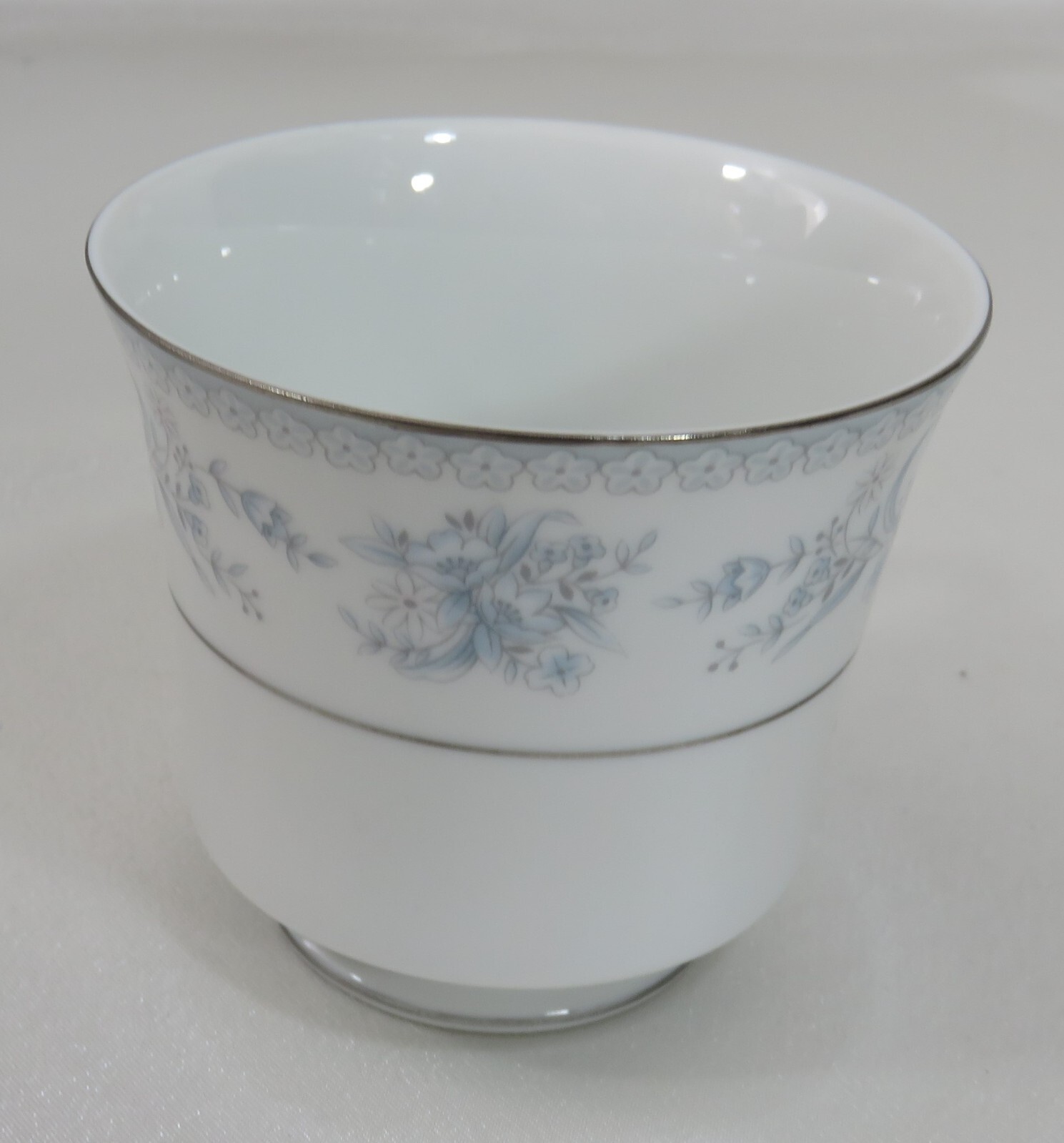 Mikasa Fine China Cup & Saucer DRESDEN ROSE White Blue Flowers – Platinum Trim