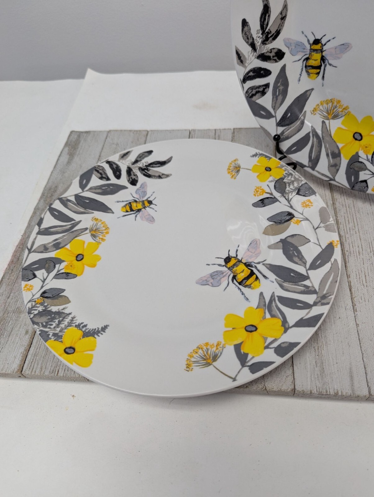 Royal Norfolk Bees and Flowers Set Of 2 Dinner Plates 10 1/2″