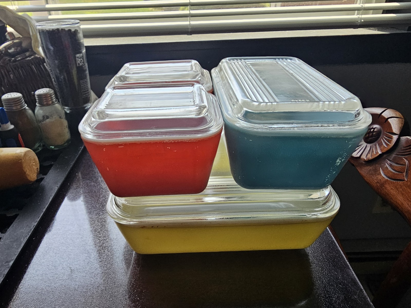 VTG 1950’s PYREX 8 pc Refrigerator Dish Set Primary RED-BLUE-YELLOW W/LIDS EUC