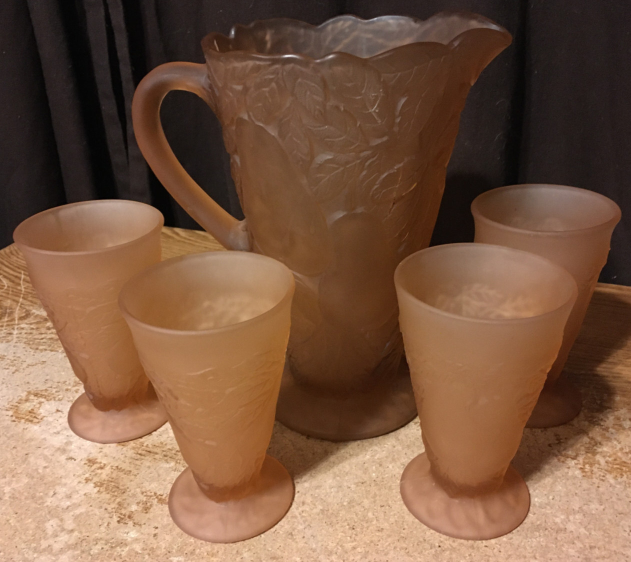 TIARA INDIANA GLASS CORAL SWEET PEAR GLASS PITCHER & 4 TUMBLERS GLASSES