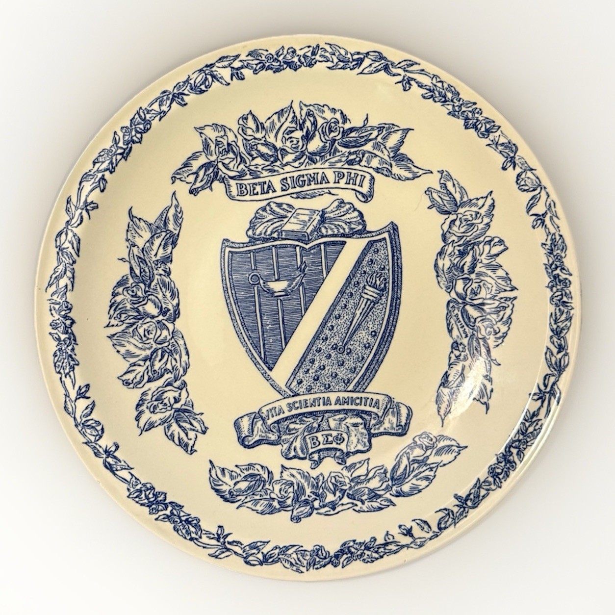Sorority Beta Sigma Phi, Vita Scientia Alicia, Vernon Kilns USA 10.5” Plate