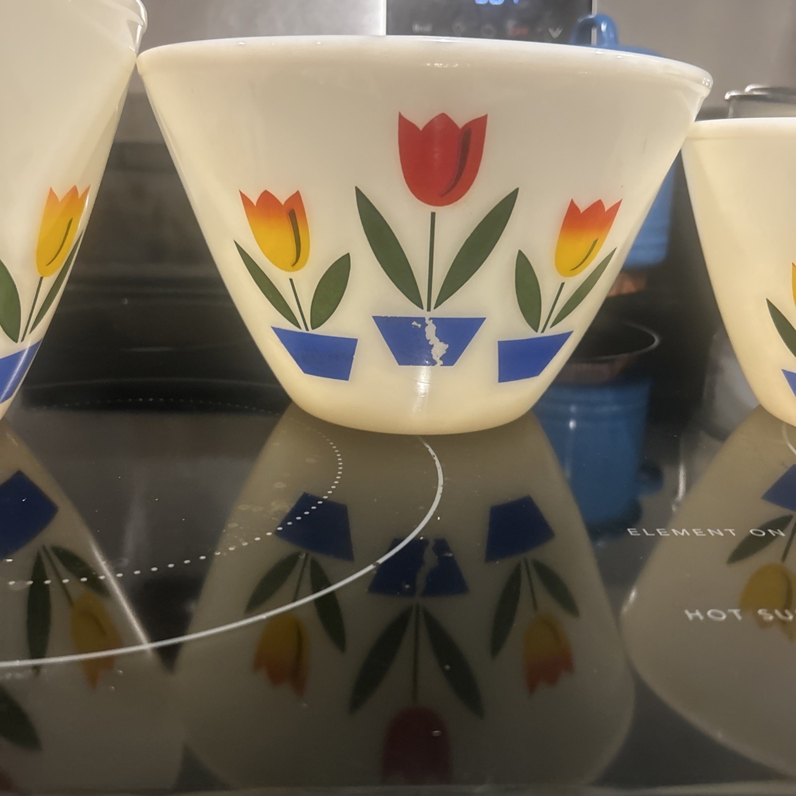 Vintage Fire king tulip mixing bowl set Of 4 🔥🔥🔥