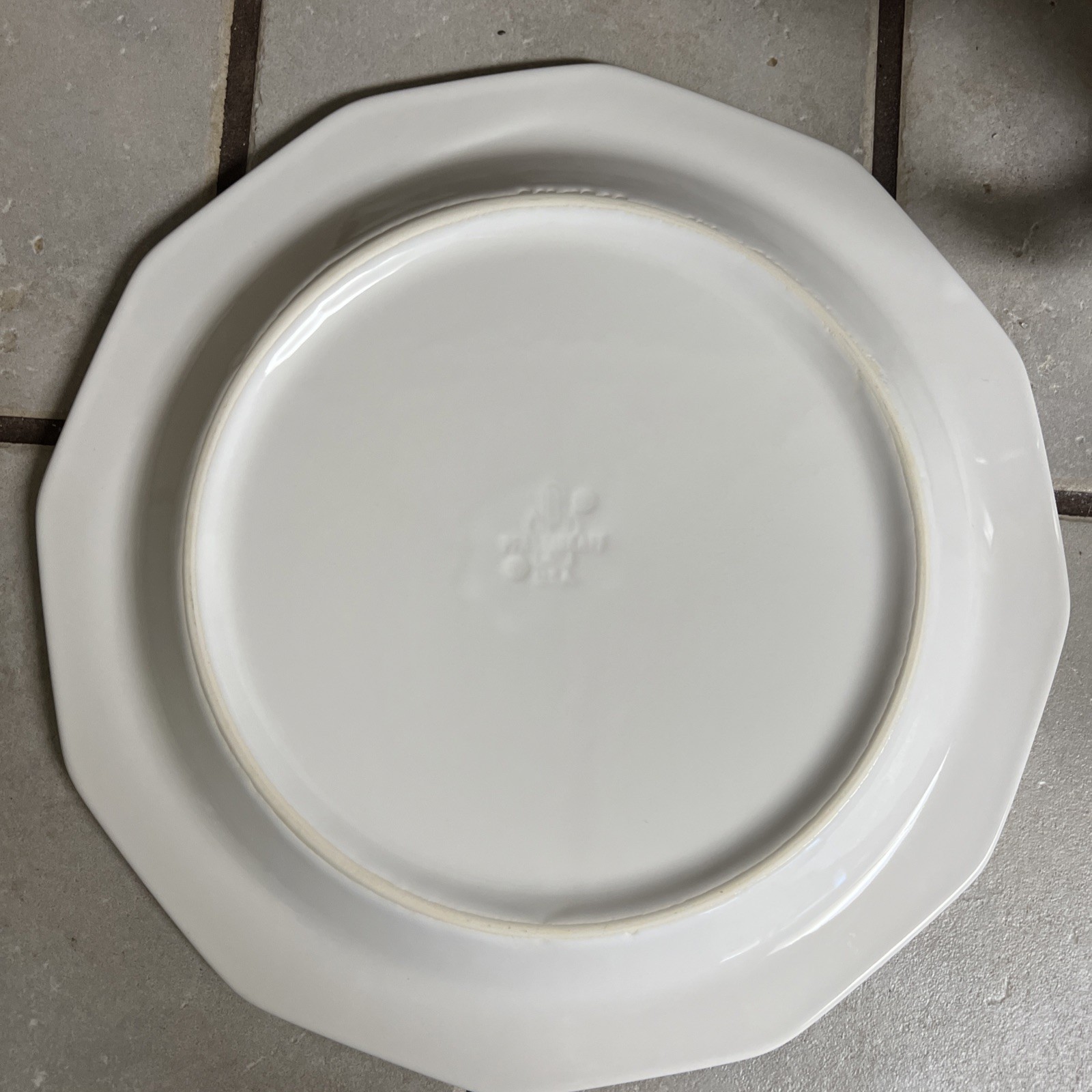 Pfaltzgraff Heritage White Stoneware Octagonal Dinner Plate Vintage 10 3/8 Inch